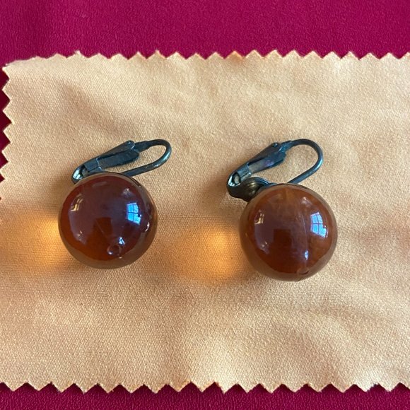 Vintage Clip-On Earrings - Picture 8 of 8